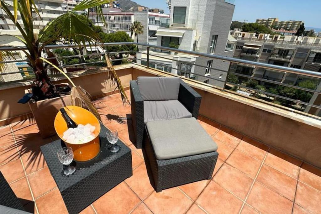Atico Puerto Marina 2 Hab Con Piscina, 500M De La Plata Apartman Torremolinos Kültér fotó