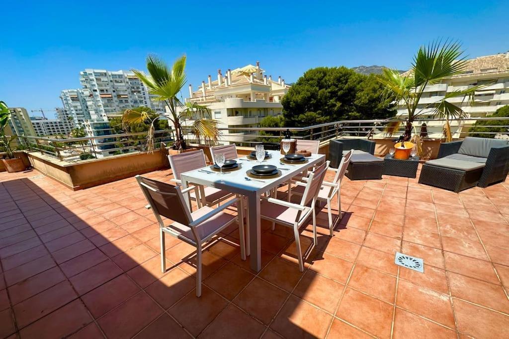 Atico Puerto Marina 2 Hab Con Piscina, 500M De La Plata Apartman Torremolinos Kültér fotó