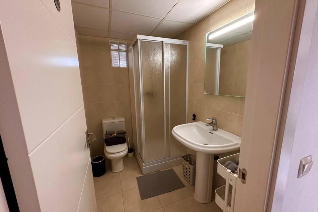 Atico Puerto Marina 2 Hab Con Piscina, 500M De La Plata Apartman Torremolinos Kültér fotó
