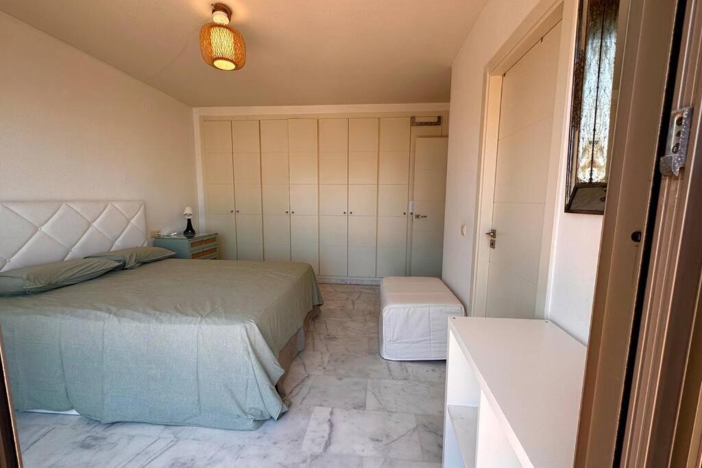 Atico Puerto Marina 2 Hab Con Piscina, 500M De La Plata Apartman Torremolinos Kültér fotó